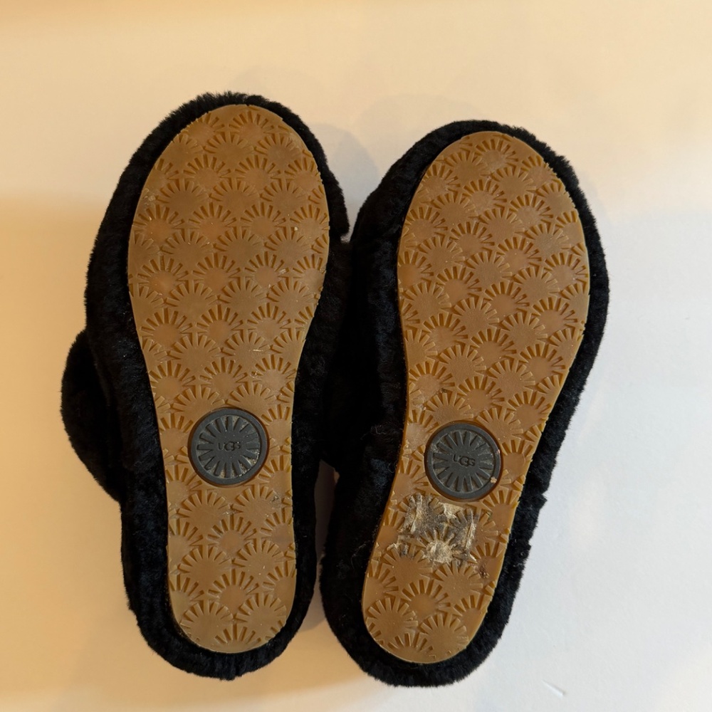 Ugg Fuzzy Black Slipper Slides, Size 7 - image 8